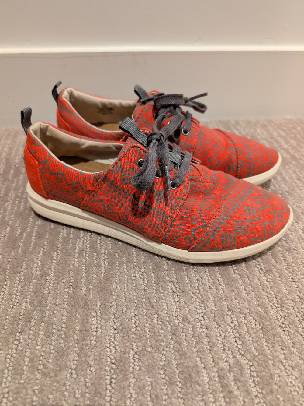 Women's Toms Red Southwest Patterned Del Ray Lace Up Sneakers